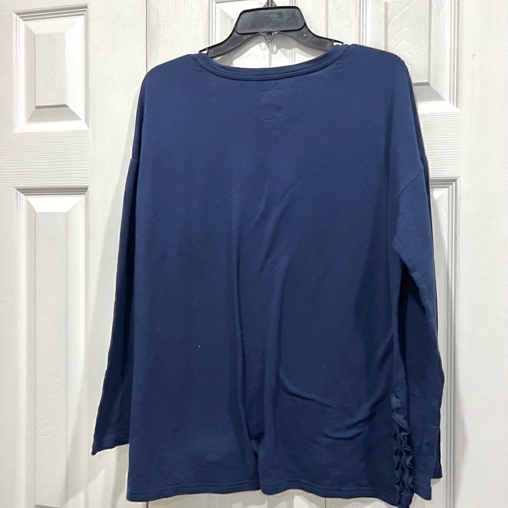 Thrive progress long sleeve breast cancer awareness top size XL (3x$15) - Picture 10 of 11